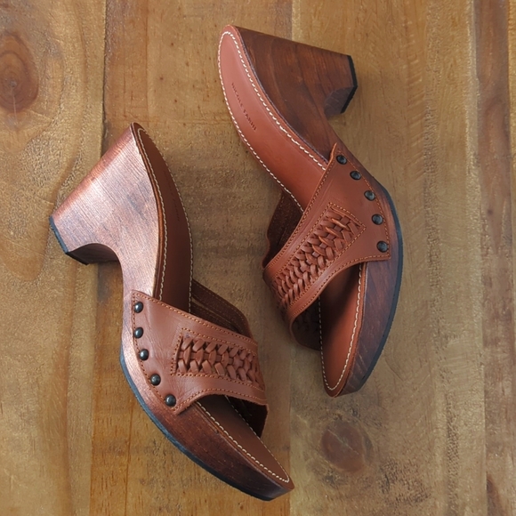 FINAL SALE 🆕🌿NICOLE FARHI SANDALS🌿 - Picture 3 of 16